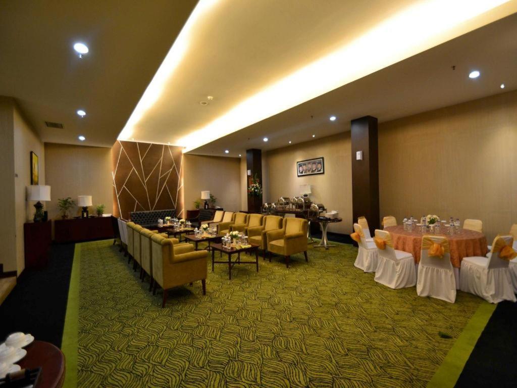 Ipb Convention Hotel Botani Square Bogor Exterior photo