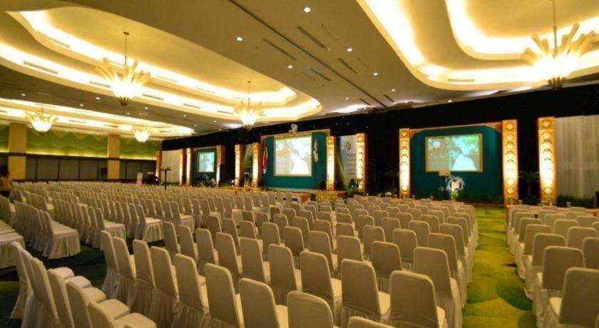 Ipb Convention Hotel Botani Square Bogor Exterior photo
