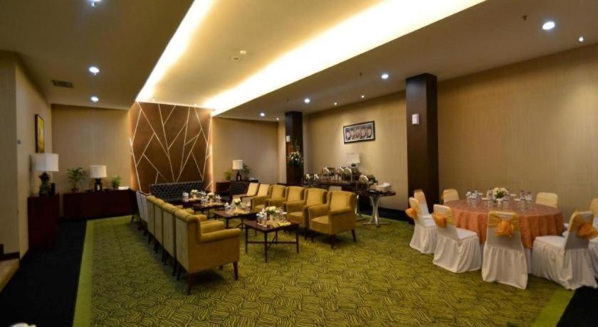 Ipb Convention Hotel Botani Square Bogor Exterior photo